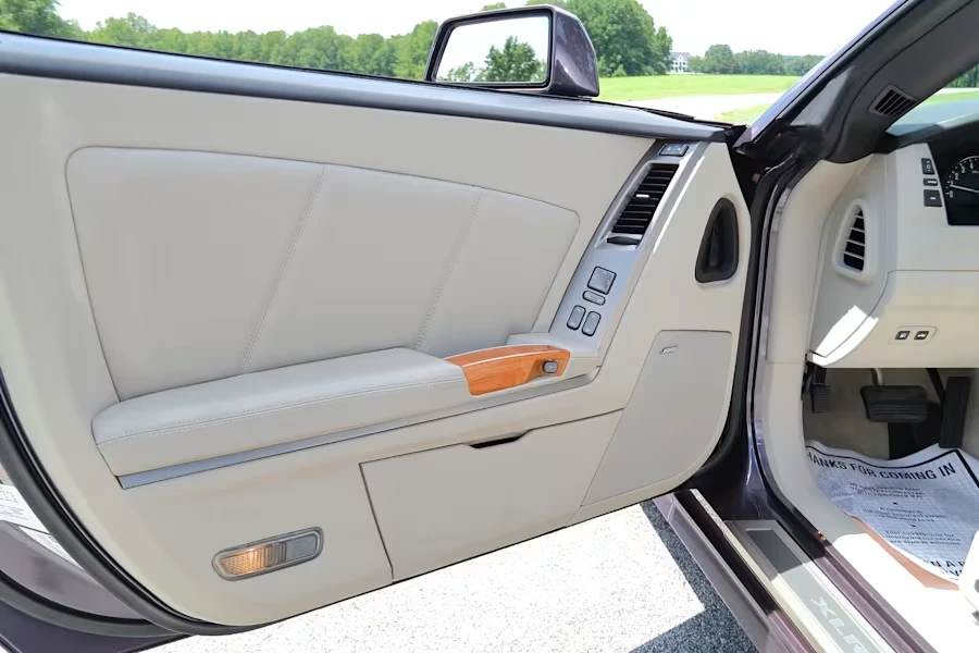 2004 Cadillac XLR - Image 18 of 27