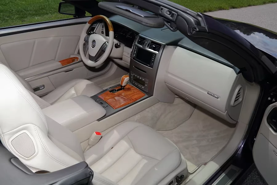 2004 Cadillac XLR - Image 15 of 27