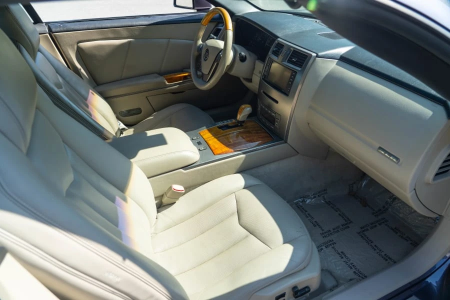 2004 Cadillac XLR - Image 12 of 16