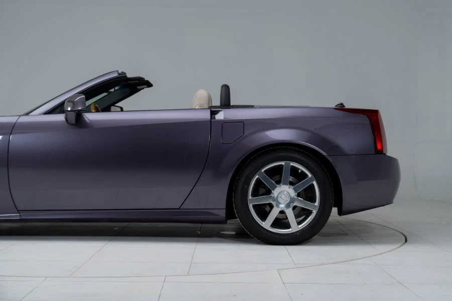 2004 Cadillac XLR - Image 11 of 31