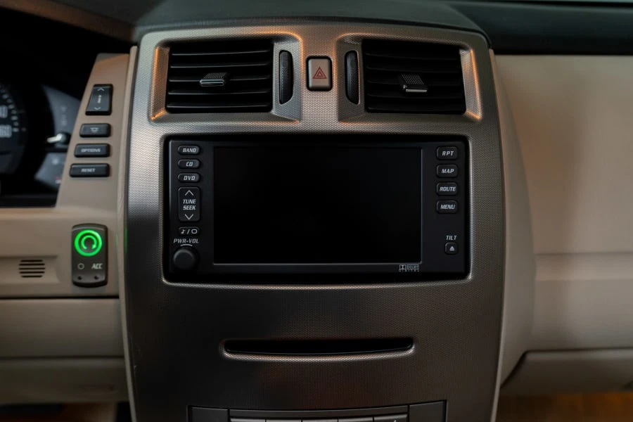 2004 Cadillac XLR - Image 29 of 31