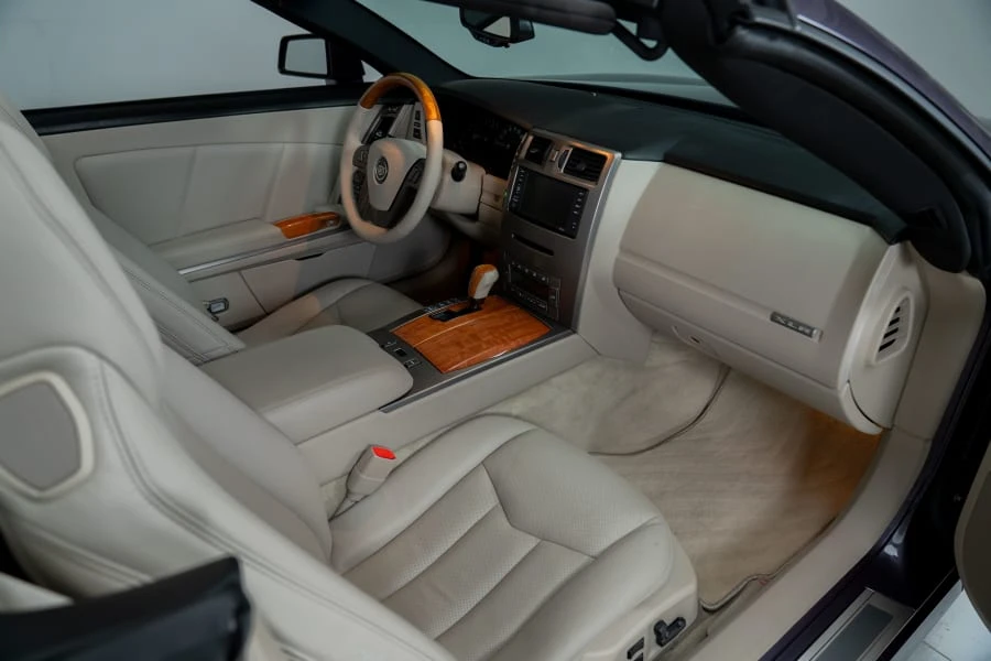2004 Cadillac XLR - Image 25 of 31