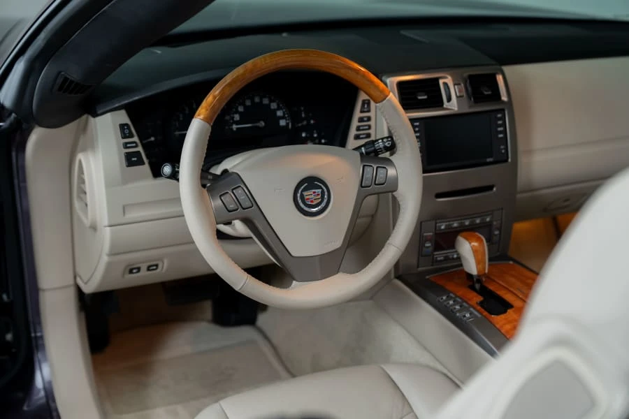 2004 Cadillac XLR - Image 30 of 31