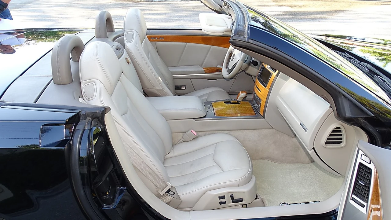 2004 Cadillac XLR - Image 13 of 21