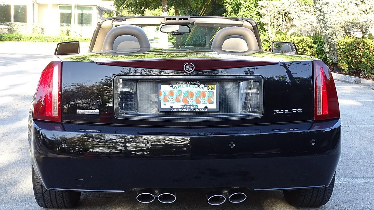 2004 Cadillac XLR - Image 9 of 21