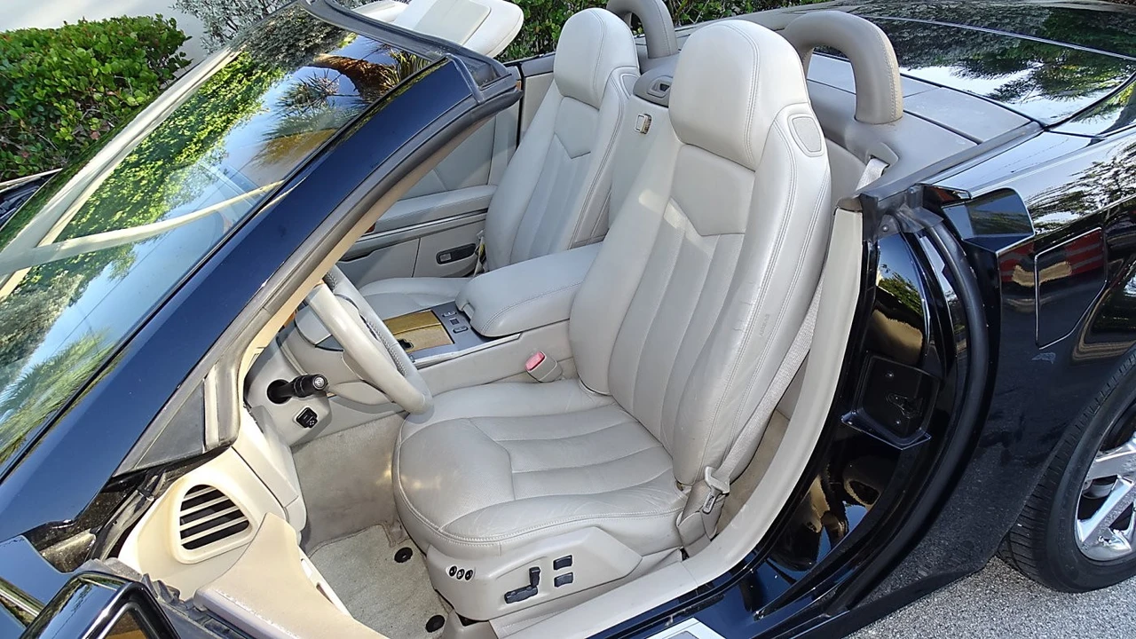 2004 Cadillac XLR - Image 18 of 21