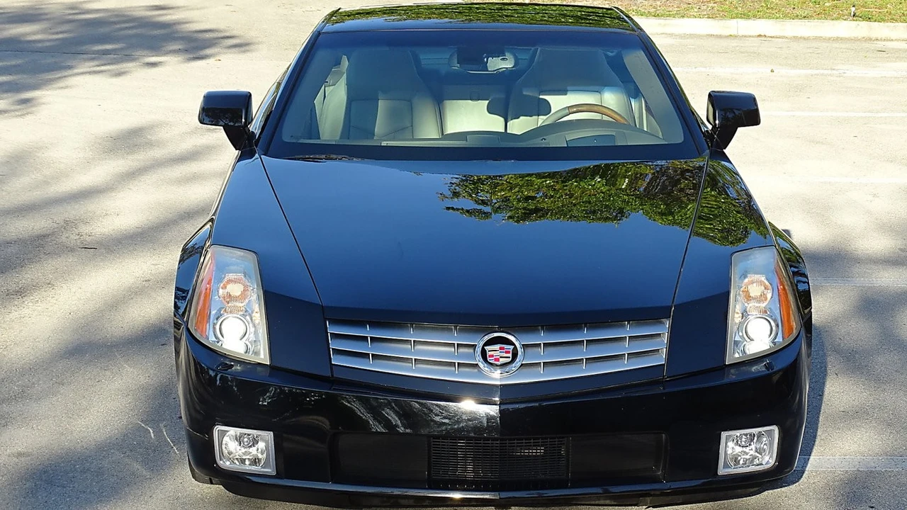 2004 Cadillac XLR - Image 10 of 21
