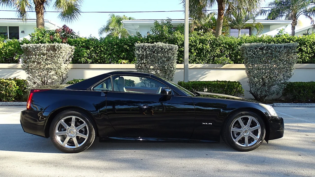 2004 Cadillac XLR - Image 2 of 21