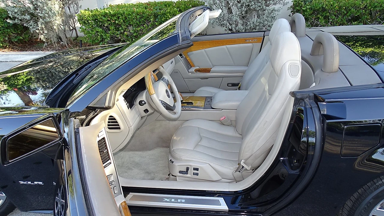 2004 Cadillac XLR - Image 11 of 21