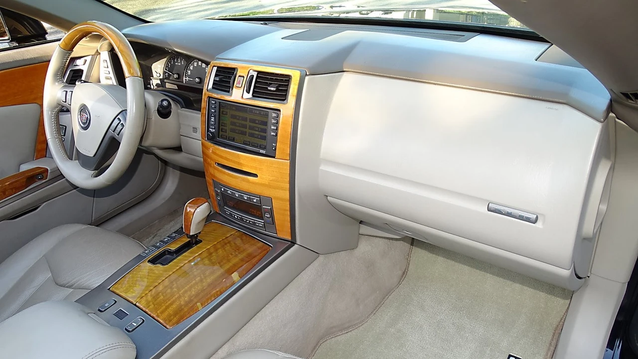 2004 Cadillac XLR - Image 15 of 21