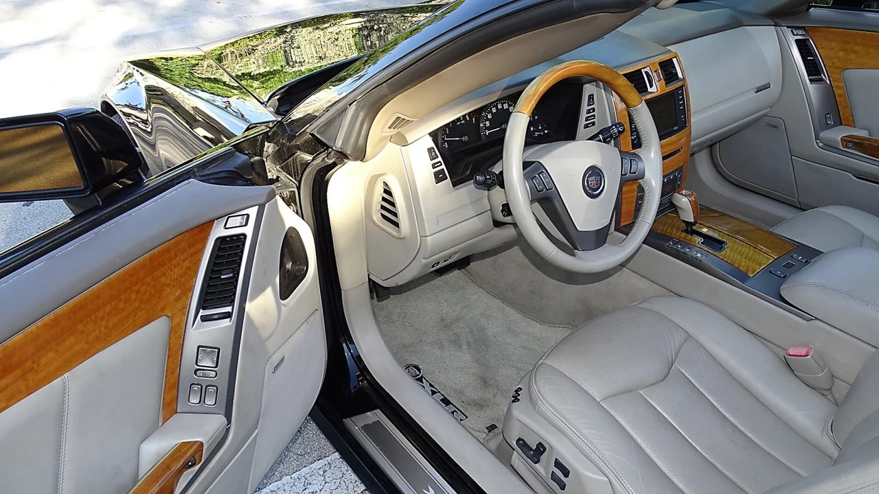 2004 Cadillac XLR - Image 12 of 21