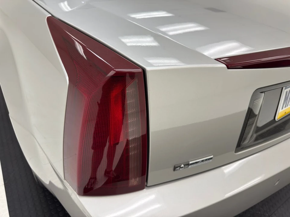 2004 Cadillac XLR - Image 25 of 31