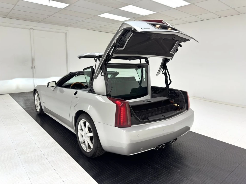 2004 Cadillac XLR - Image 8 of 31