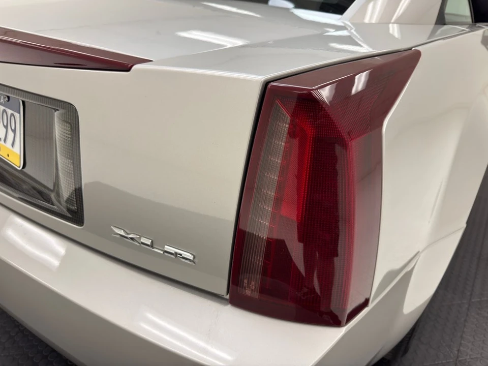 2004 Cadillac XLR - Image 27 of 31