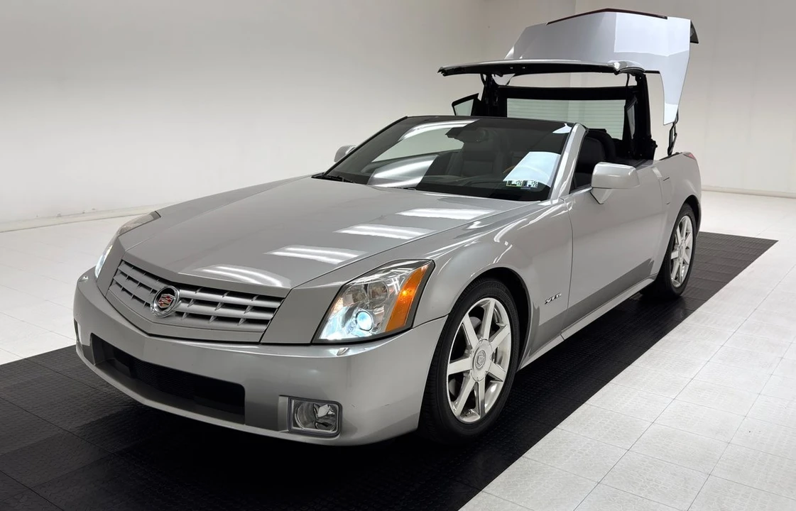 2004 Cadillac XLR - Image 2 of 31
