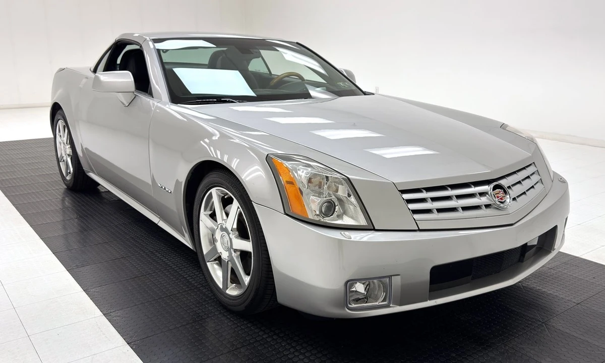 2004 Cadillac XLR - Image 13 of 31