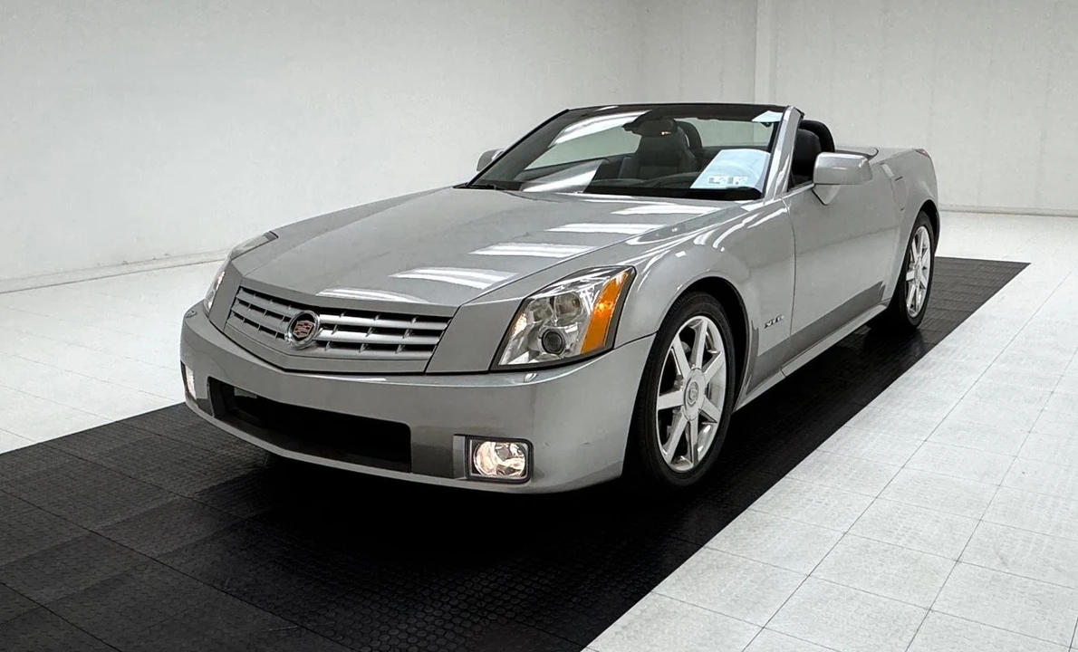 2004 Cadillac XLR - Image 3 of 31