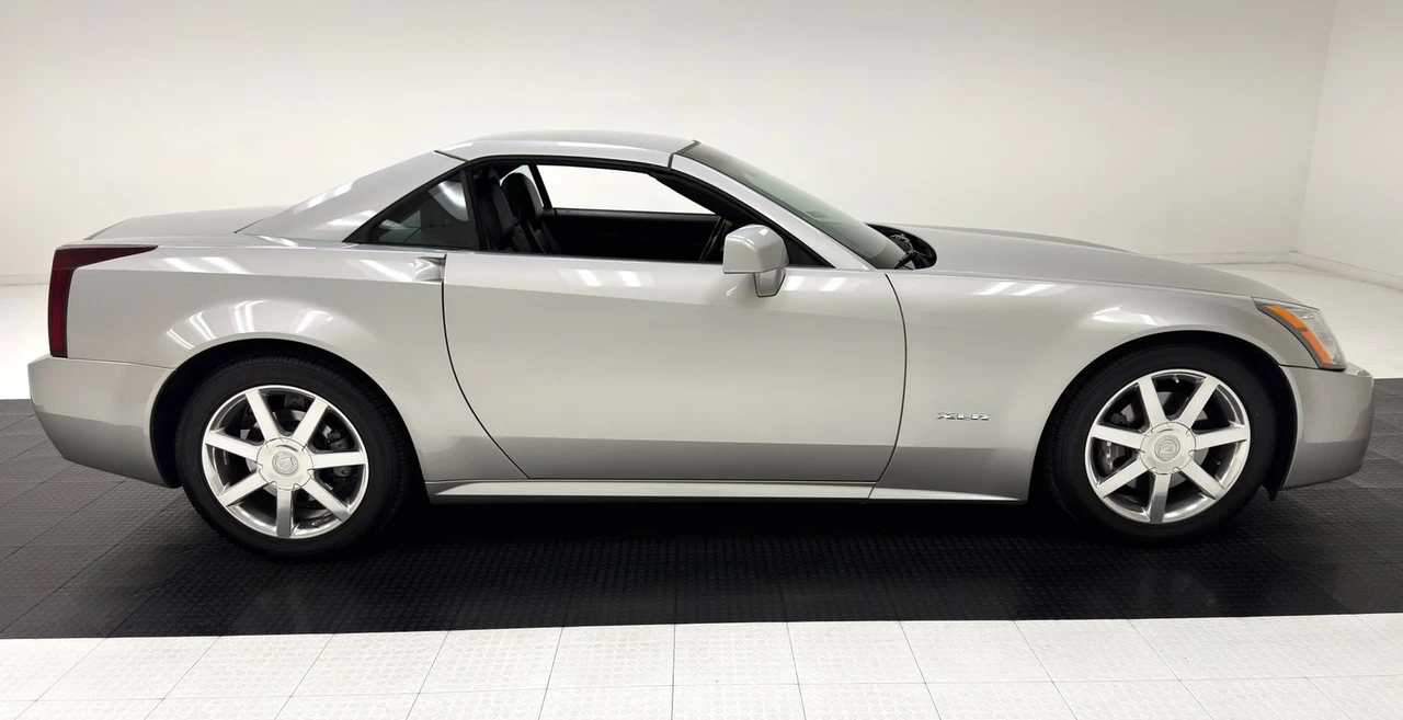 2004 Cadillac XLR - Image 12 of 31