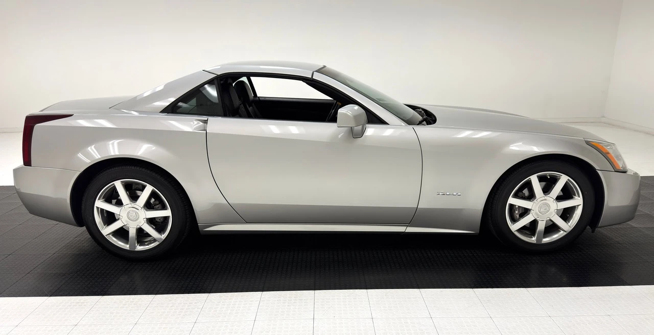 2004 Cadillac XLR - Image 12 of 31