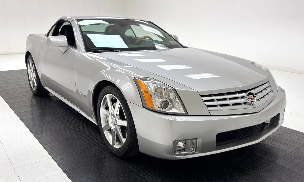 2004 Cadillac XLR - Image 13 of 31