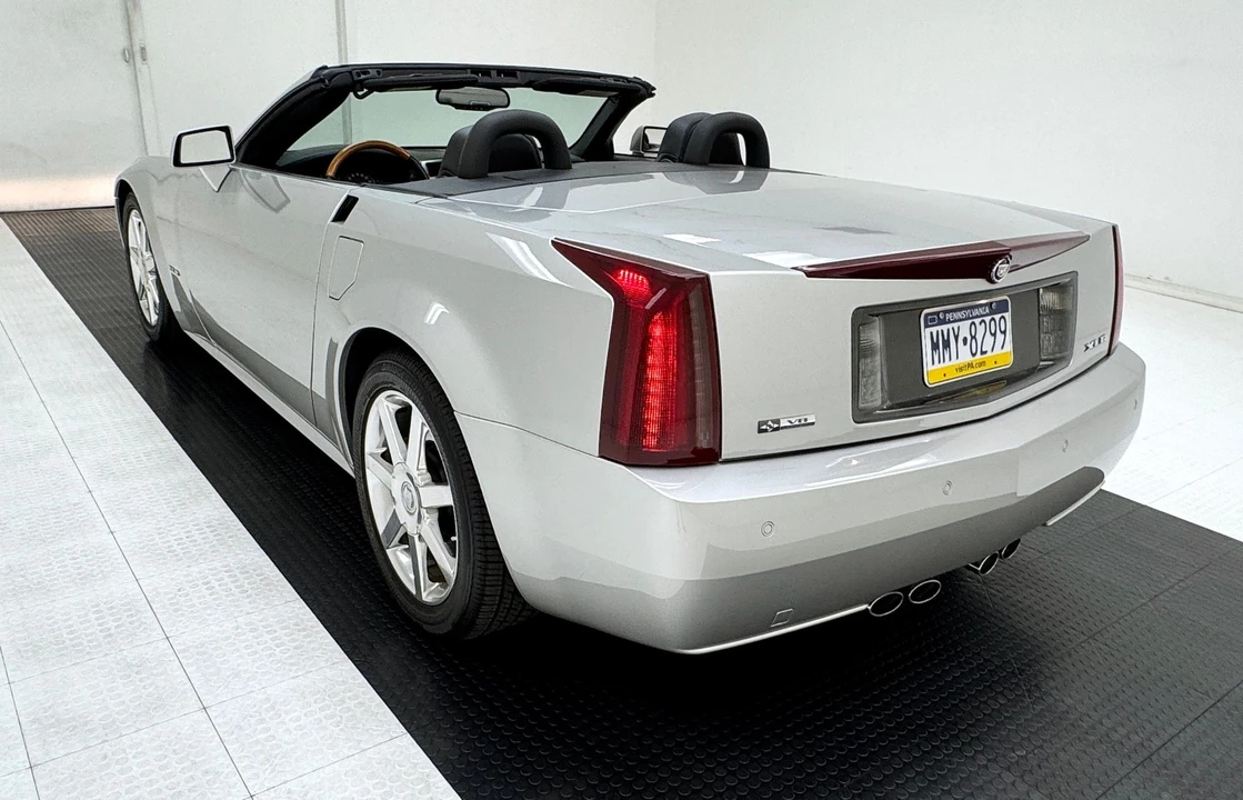 2004 Cadillac XLR - Image 9 of 31