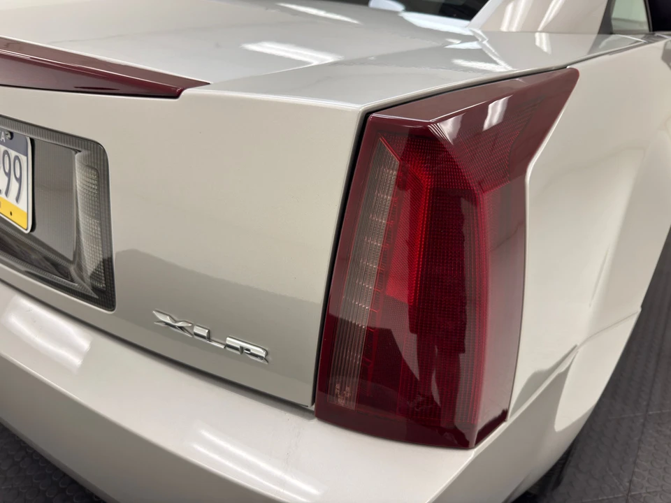 2004 Cadillac XLR - Image 27 of 31