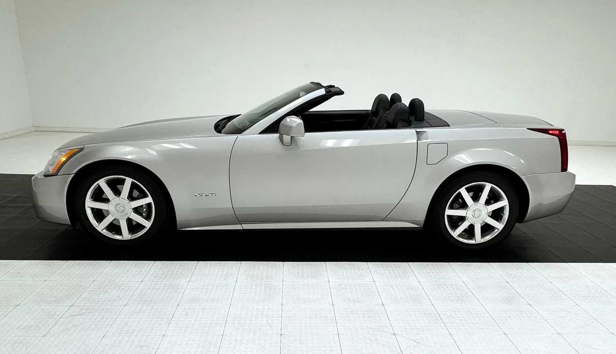 2004 Cadillac XLR - Image 6 of 31