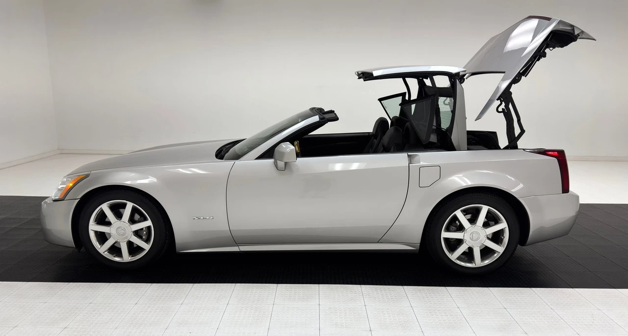 2004 Cadillac XLR - Image 5 of 31