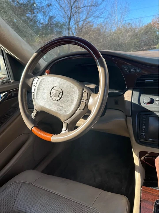 2004 Cadillac DTS - Image 2 of 8