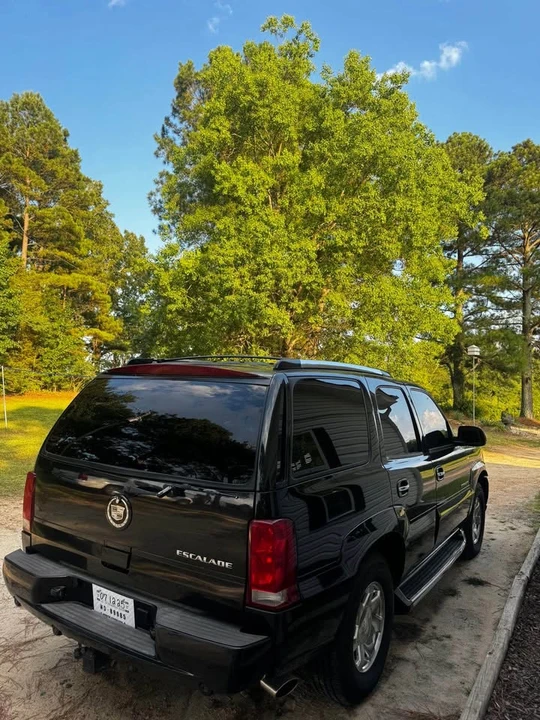 2004 Cadillac Escalade & EXT 2nd Gen - Image 3 of 3