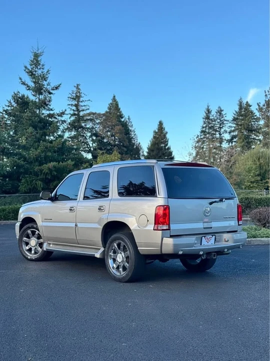 2004 Cadillac Escalade & EXT 2nd Gen - Image 2 of 12