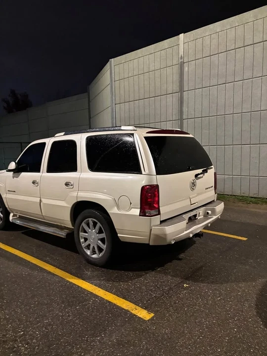 2004 Cadillac Escalade & EXT 2nd Gen - Image 4 of 5