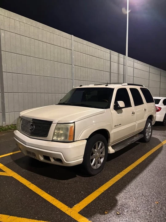 2004 Cadillac Escalade & EXT 2nd Gen - Image 3 of 5