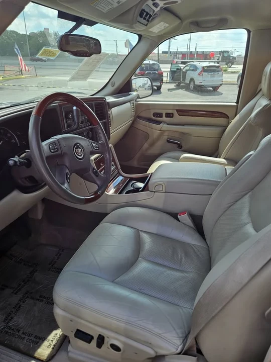 2004 Cadillac Escalade & EXT 2nd Gen - Image 5 of 7