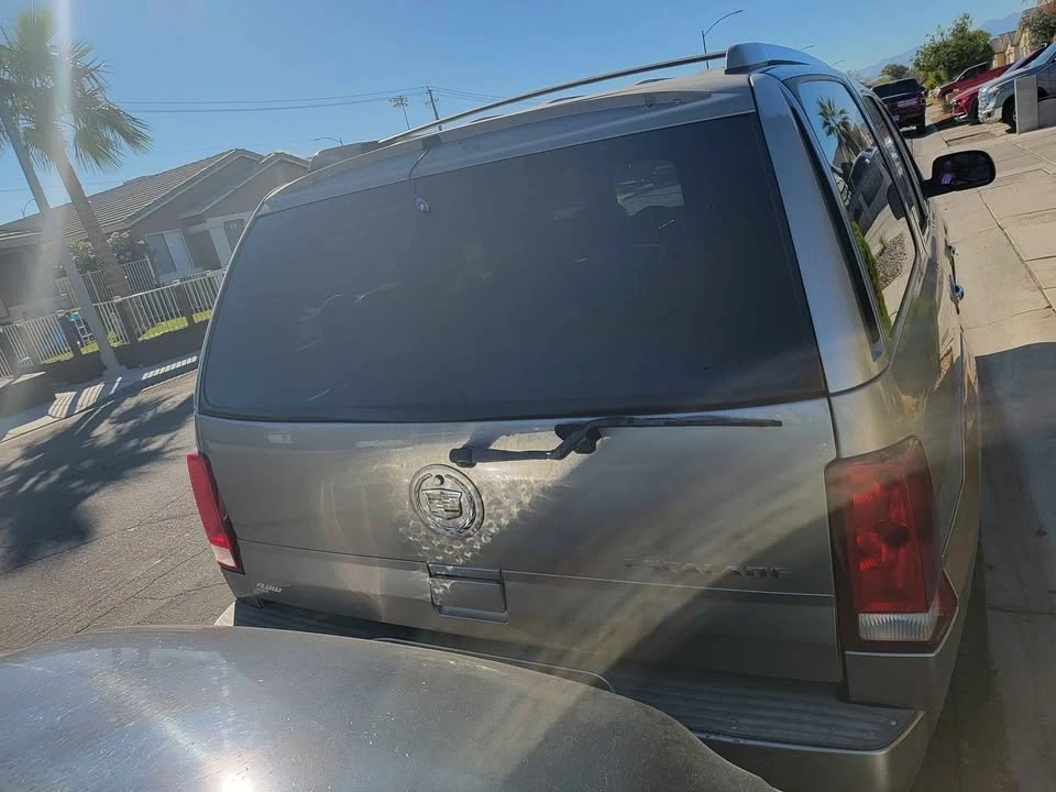 2004 Cadillac Escalade & EXT 2nd Gen - Image 2 of 16