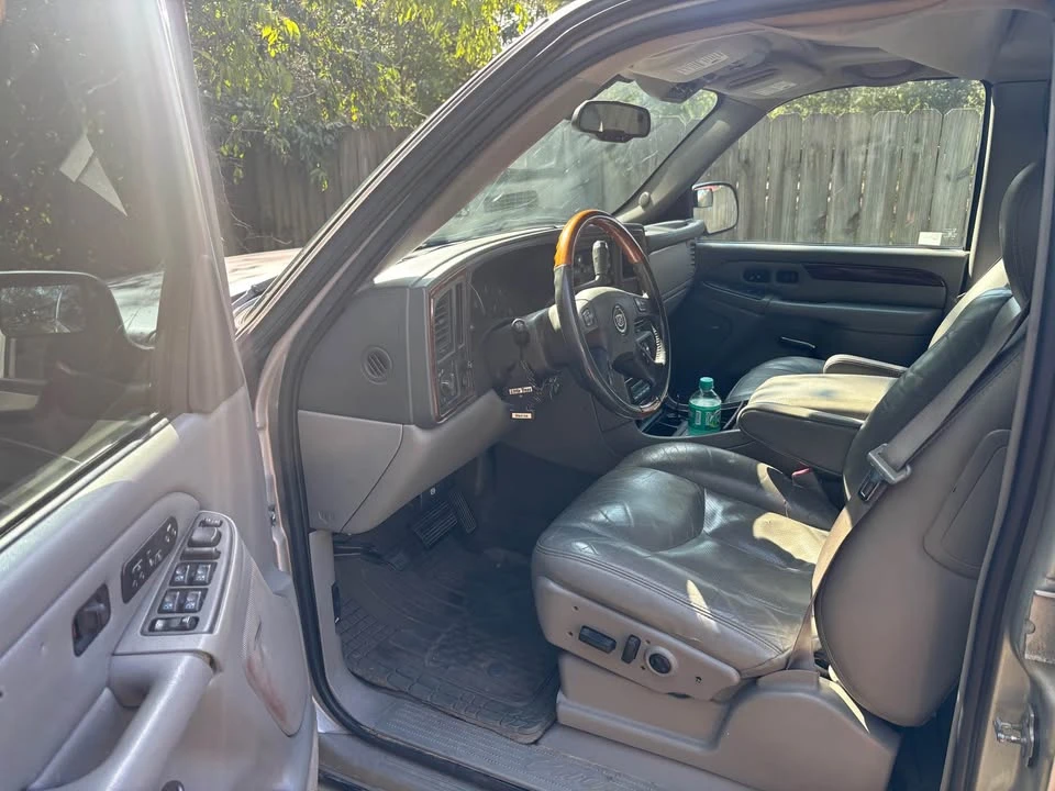 2004 Cadillac Escalade & EXT 2nd Gen - Image 14 of 20