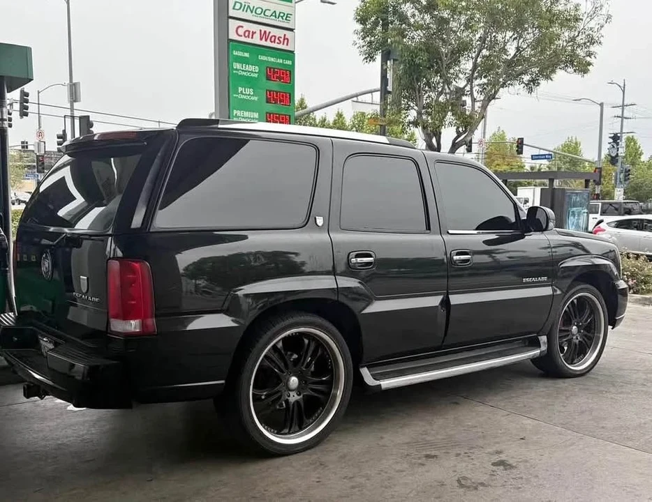 2004 Cadillac Escalade & EXT 2nd Gen - Image 3 of 7
