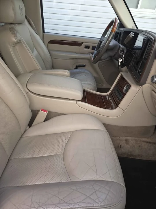 2004 Cadillac Escalade & EXT 2nd Gen - Image 3 of 5