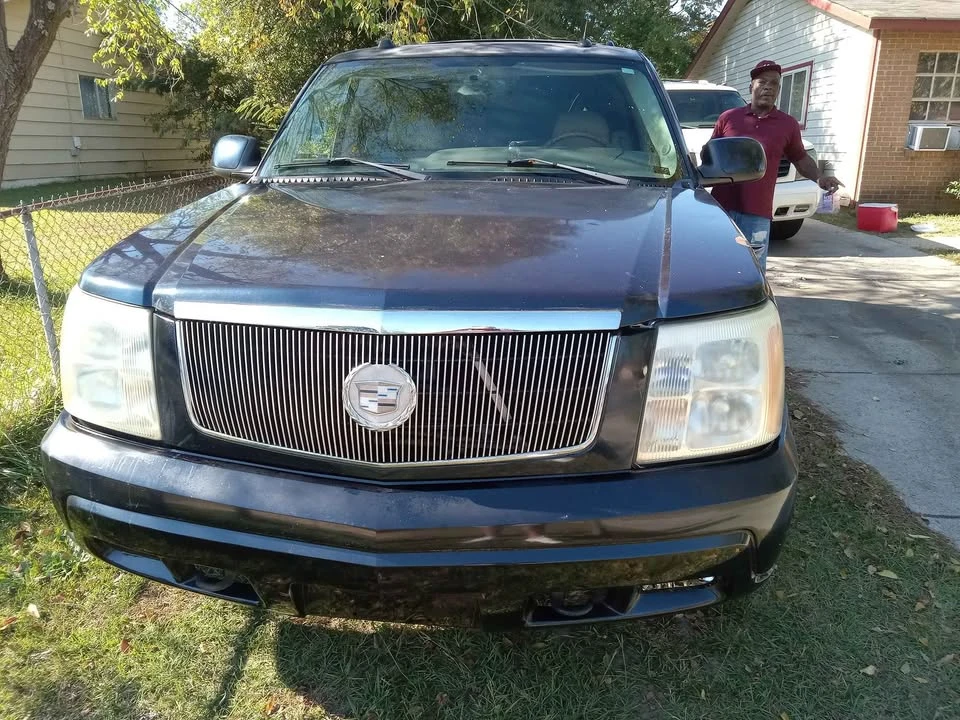 2004 Cadillac Escalade & EXT 2nd Gen - Image 2 of 7