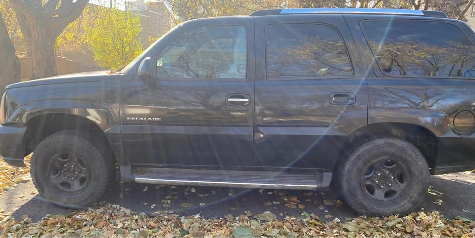 2004 Cadillac Escalade & EXT 2nd Gen - Image 3 of 4