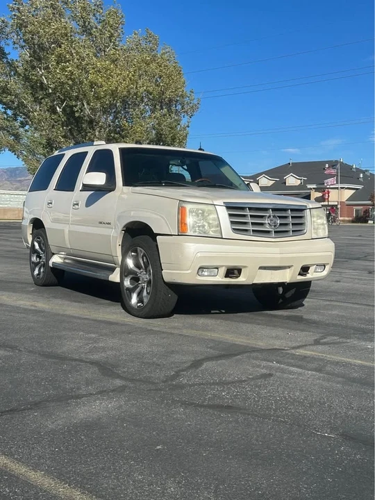 2004 Cadillac Escalade & EXT 2nd Gen - Image 2 of 12