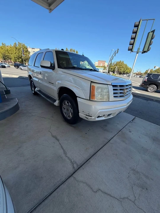 2004 Cadillac Escalade & EXT 2nd Gen - Image 3 of 10