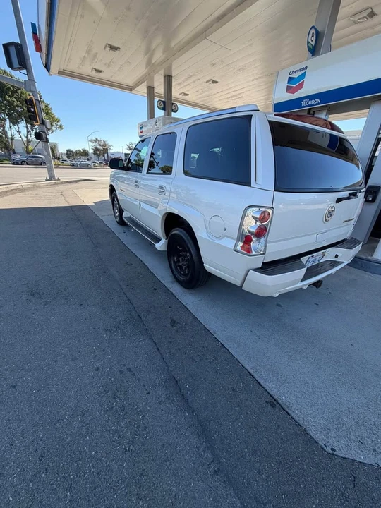 2004 Cadillac Escalade & EXT 2nd Gen - Image 5 of 10