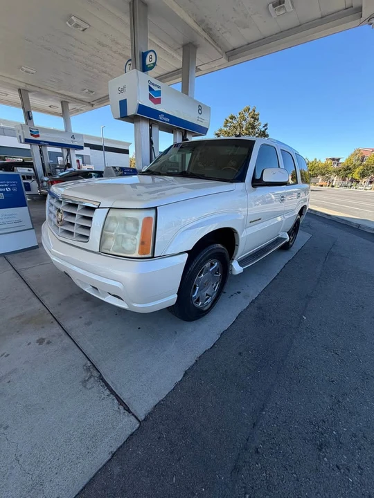 2004 Cadillac Escalade & EXT 2nd Gen - Image 2 of 10