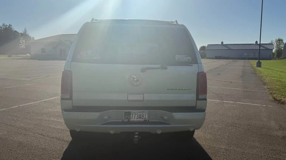 2004 Cadillac Escalade & EXT 2nd Gen - Image 4 of 19
