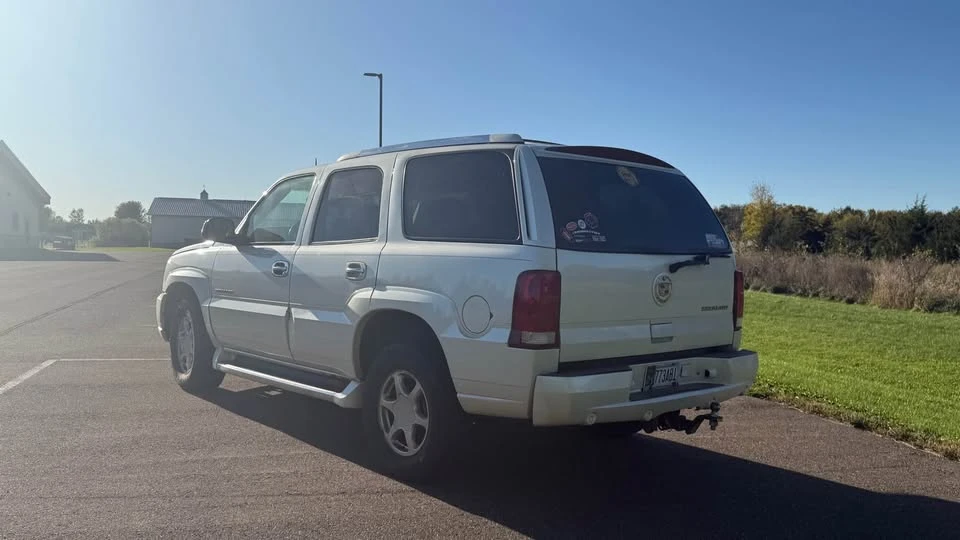 2004 Cadillac Escalade & EXT 2nd Gen - Image 3 of 19