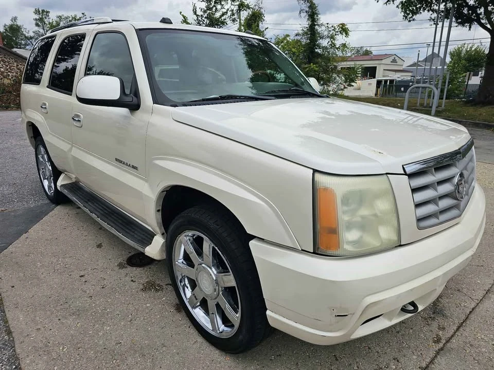 2004 Cadillac Escalade & EXT 2nd Gen - Image 4 of 8