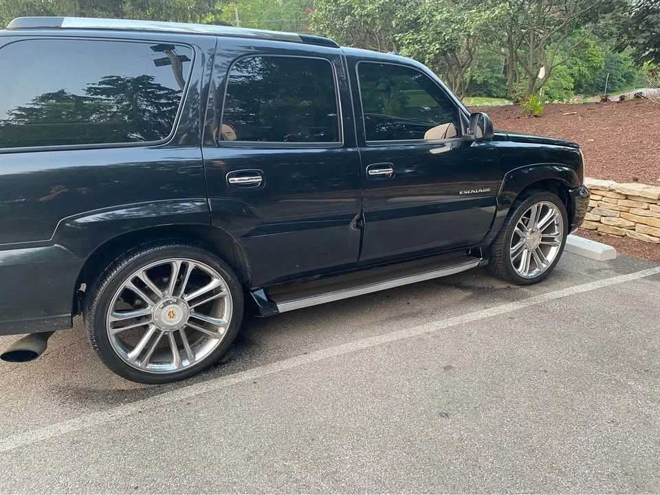 2004 Cadillac Escalade & EXT 2nd Gen - Image 2 of 7