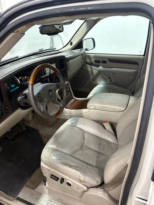 2004 Cadillac Escalade & EXT 2nd Gen - Image 6 of 6