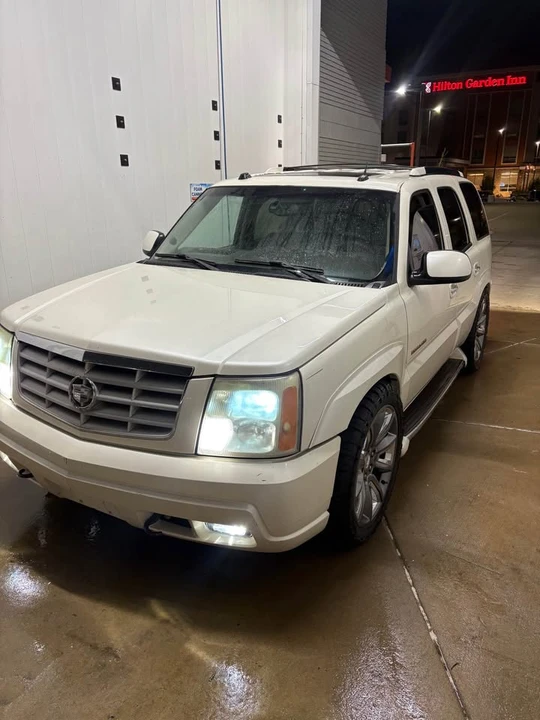 2004 Cadillac Escalade & EXT 2nd Gen - Image 5 of 6